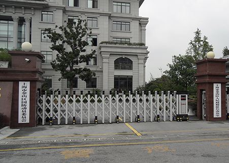 上海市金山區(qū)國防動員委員會伸縮門工程案例 - 中出網(wǎng)-智能出入口與停車充電門戶