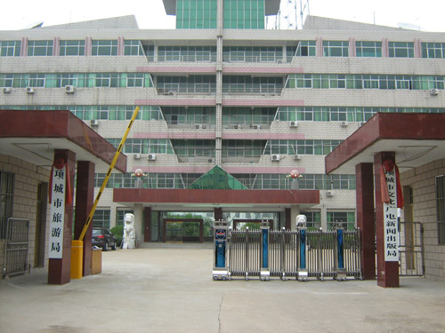 項城市旅游局伸縮門工程案例 - 中出網(wǎng)-智能出入口與停車充電門戶