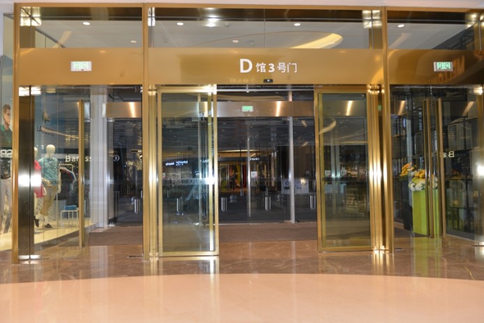 重慶龍湖時代天街自動門案例 - 中出網(wǎng)-智能出入口與停車充電門戶