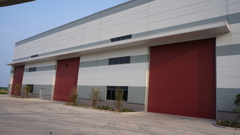 淮安高鋒機(jī)械卷簾門案例 - 中出網(wǎng)-智能出入口與停車充電門戶