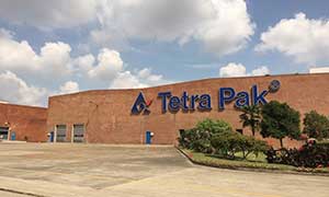 利樂包裝卷簾門案例 - 中出網(wǎng)-智能出入口與停車充電門戶