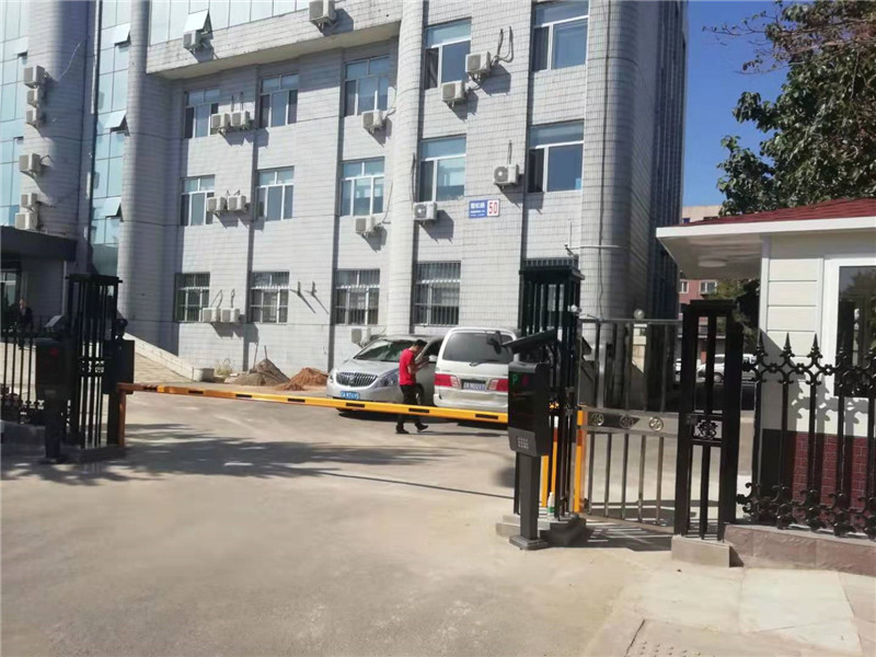 沈陽蘇家屯紀(jì)委車牌識別系統(tǒng)和崗?fù)?- 中出網(wǎng)-智能出入口與停車充電門戶