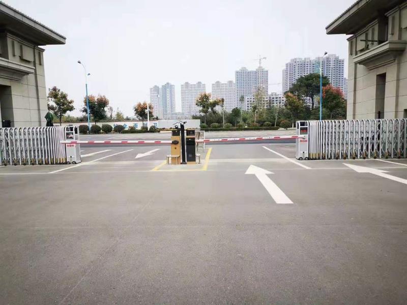 車牌識別一體機相關(guān)施工案例 - 中出網(wǎng)-智能出入口與停車充電門戶