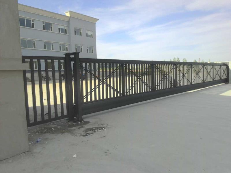 盛名一號(hào)黑色帶小門(mén) - 中出網(wǎng)-智能出入口與停車(chē)充電門(mén)戶(hù)