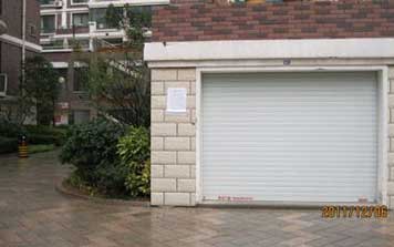 車庫(kù)門(mén)