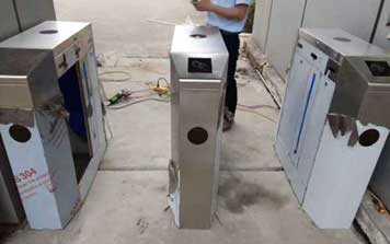 車庫(kù)出入系統(tǒng)道閘