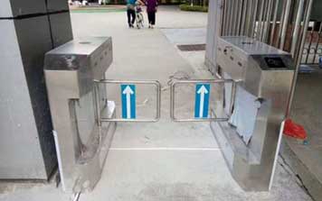 車庫(kù)出入系統(tǒng)道閘