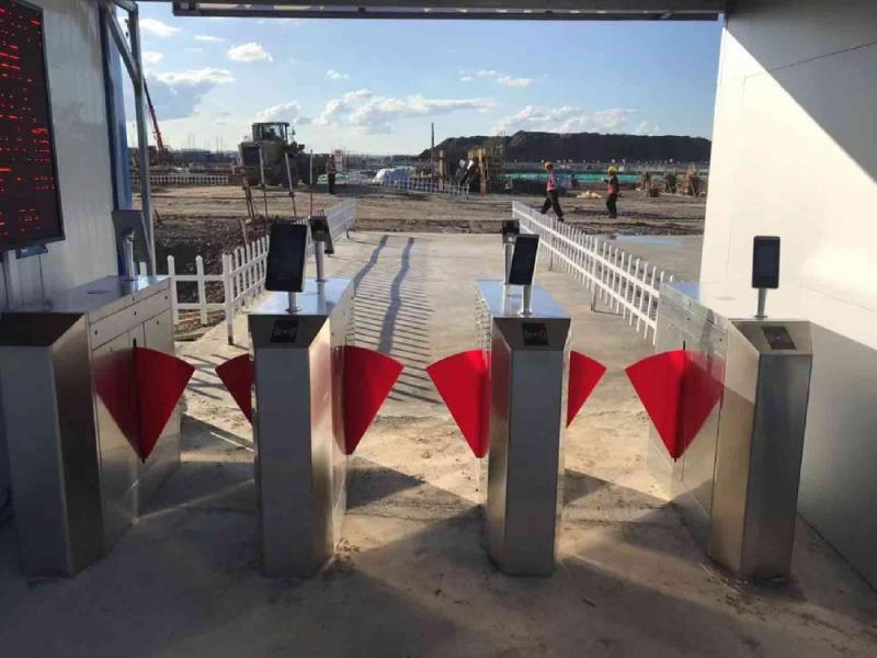 工地人臉識(shí)別通道 - 中出網(wǎng)-智能出入口與停車充電門戶