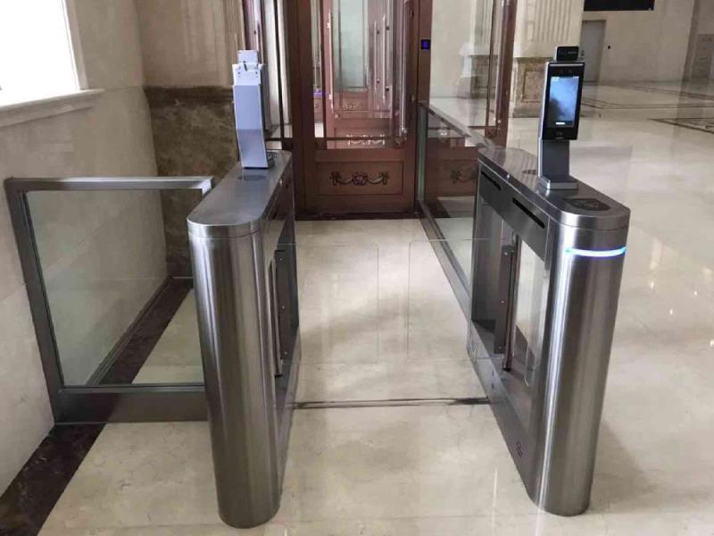 某機關人臉識別通道 - 中出網(wǎng)-智能出入口與停車充電門戶