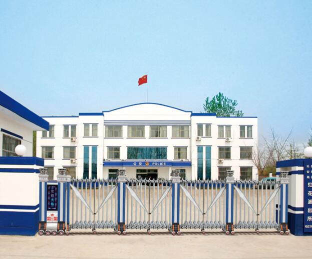 紅花派出所伸縮門案例 - 中出網(wǎng)-智能出入口與停車充電門戶