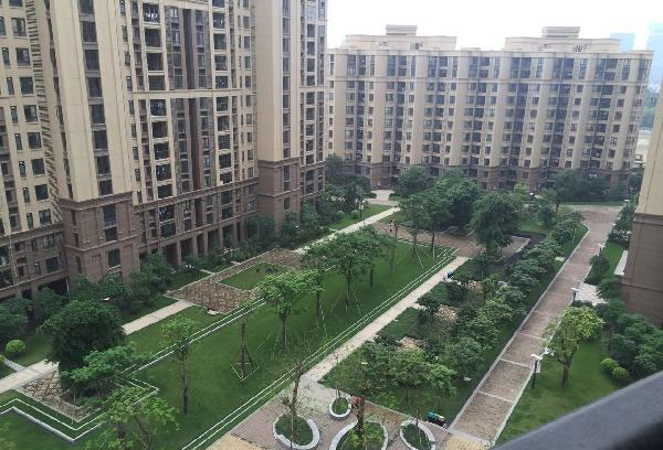 佛山中海錦城國(guó)際花園護(hù)欄案例 - 中出網(wǎng)-智能出入口與停車充電門戶