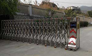 廣西百色雷遁二號(hào)伸縮門案例 - 中出網(wǎng)-智能出入口與停車充電門戶