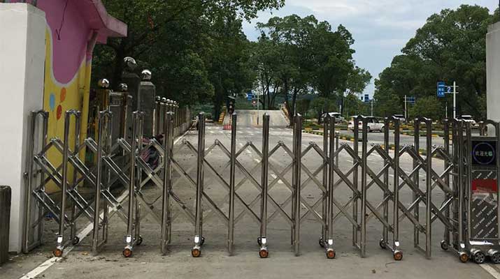 湖南常德伸縮門案例 - 中出網(wǎng)-智能出入口與停車充電門戶