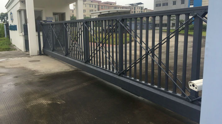 廣東某臺資外貿(mào)企業(yè)懸浮門案例 - 中出網(wǎng)-智能出入口與停車充電門戶