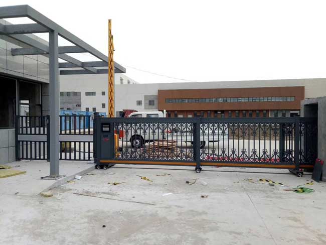 河北旺哥食品有限公司段滑門案例 - 中出網(wǎng)-智能出入口與停車充電門戶