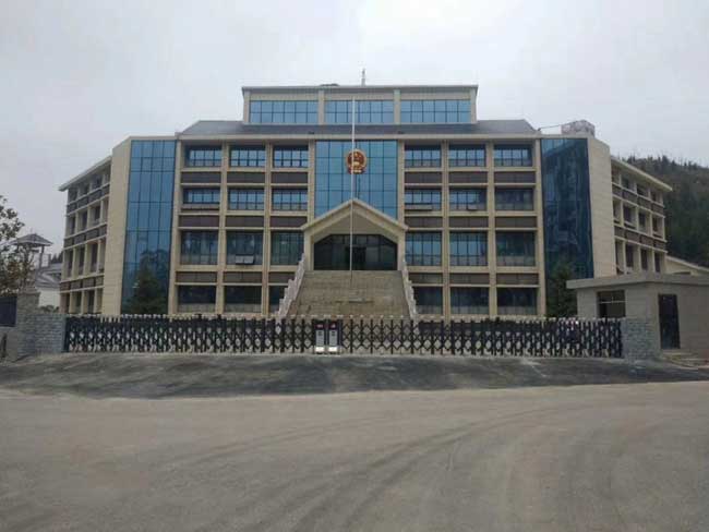 鎮(zhèn)寧縣人民檢查院伸縮門(mén)案例 - 中出網(wǎng)-智能出入口與停車(chē)充電門(mén)戶