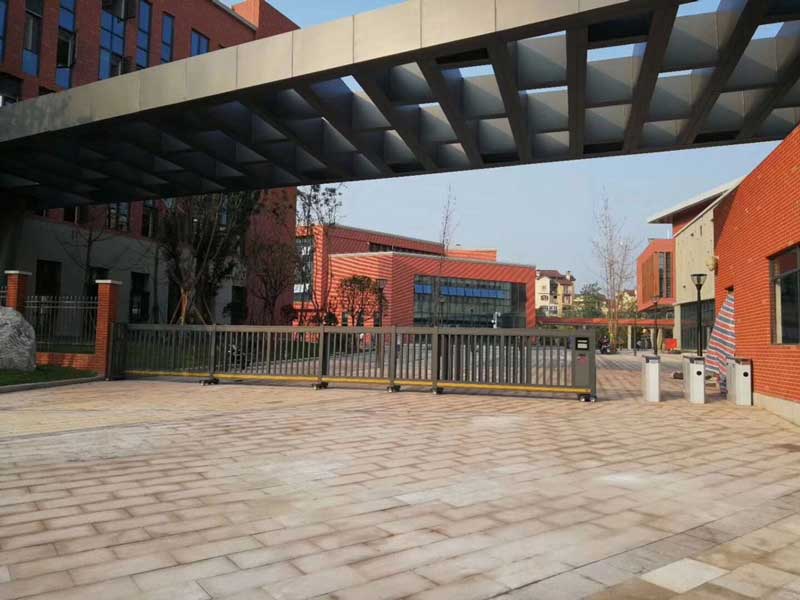 重慶市竹林中學(xué)校 - 中出網(wǎng)-智能出入口與停車充電門戶