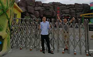 湖北游樂園電動伸縮門案例