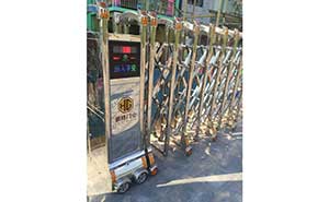 湖北黃岡彩虹幼兒園金剛?cè)妱由炜s門案例 - 中出網(wǎng)-智能出入口與停車充電門戶