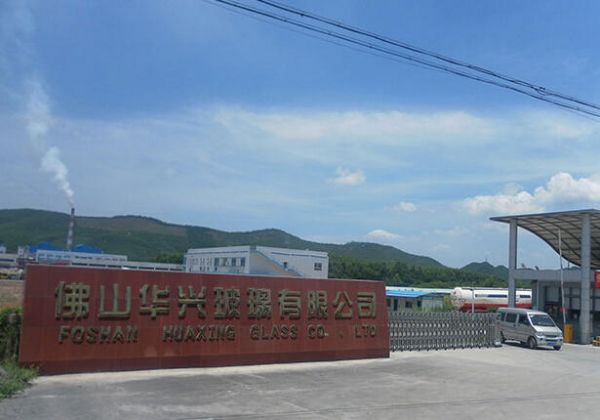 佛山華興玻璃有限公司伸縮門案例 - 中出網(wǎng)-智能出入口與停車充電門戶