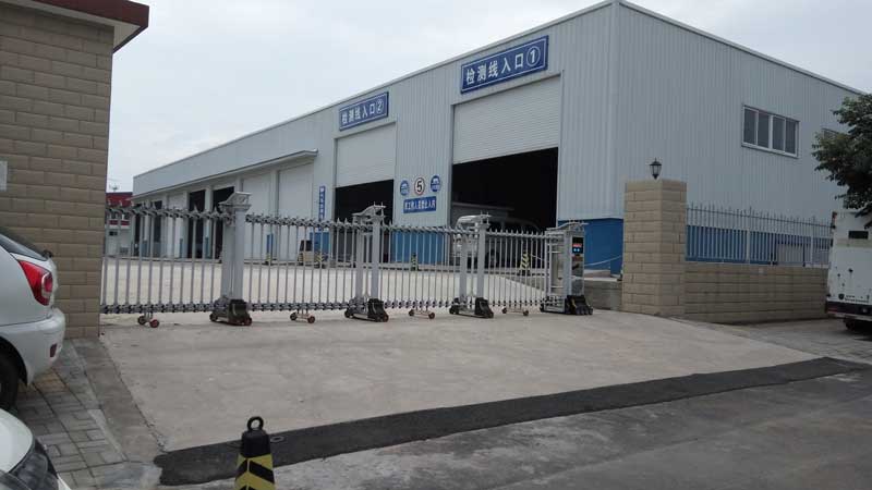 汽車檢測站伸縮門案例 - 中出網(wǎng)-智能出入口與停車充電門戶