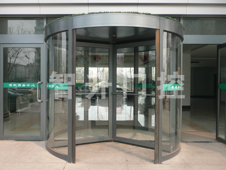 世紀商務中心旋轉門案例 - 中出網(wǎng)-智能出入口與停車充電門戶