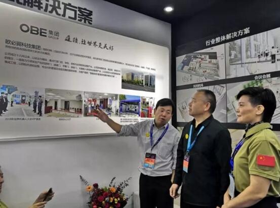 客戶深入了解太赫茲人體安檢設(shè)備、 預(yù)安檢閘機(jī)及“人物同檢”解決方案