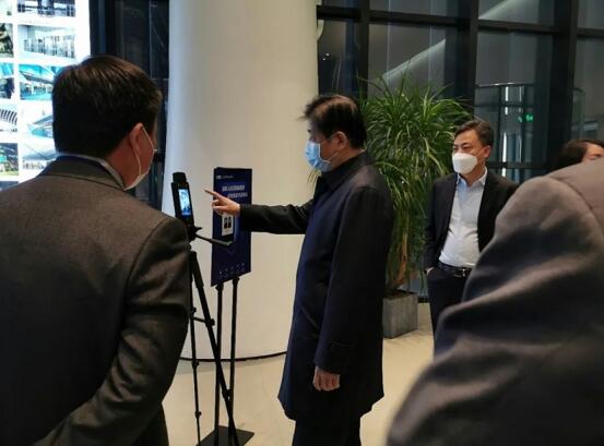 體驗人臉識別測溫產(chǎn)品