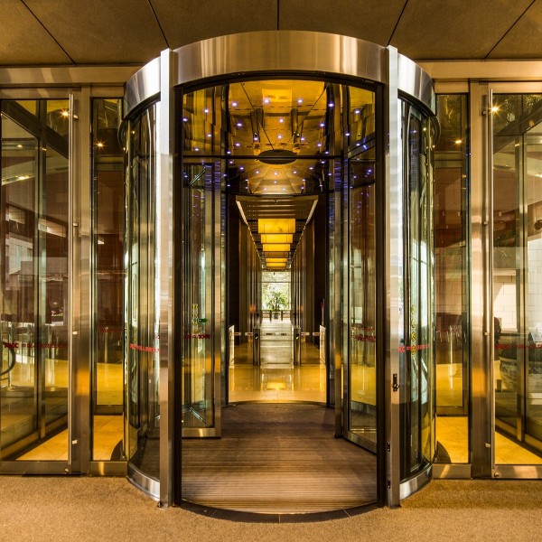 自動(dòng)旋轉(zhuǎn)門