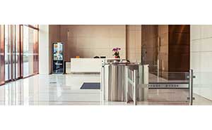 國電資本控股辦公樓通道閘案例 - 中出網(wǎng)-智能出入口與停車充電門戶