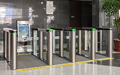 中石油太陽宮辦公樓旋轉(zhuǎn)門案例 - 中出網(wǎng)-智能出入口與停車充電門戶