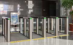 中石油太陽宮辦公樓旋轉(zhuǎn)門案例 - 中出網(wǎng)-智能出入口與停車充電門戶