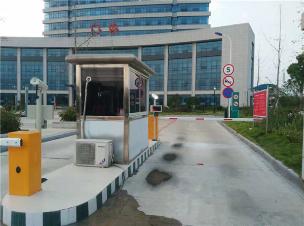 石首人民醫(yī)院道閘案例 - 中出網(wǎng)-智能出入口與停車充電門戶