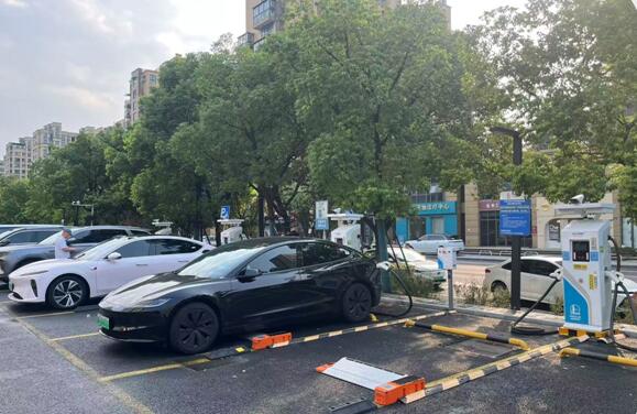 中國石化杭州華豐路充電站（加油站內(nèi)） - 中出網(wǎng)-智能出入口與停車充電門戶