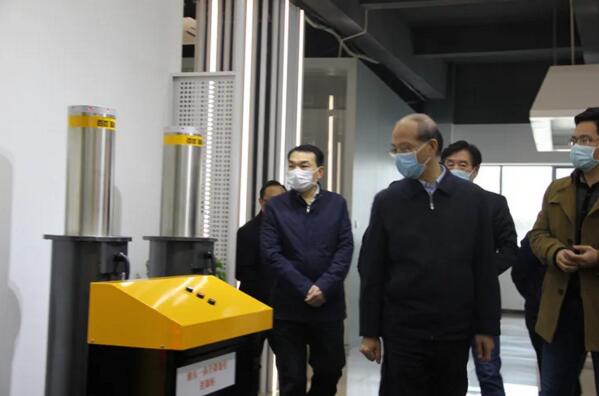 省委常委、副省長(zhǎng)吳曉軍點(diǎn)贊百勝自動(dòng)升降地柱，廣闊市場(chǎng)，大有可為！