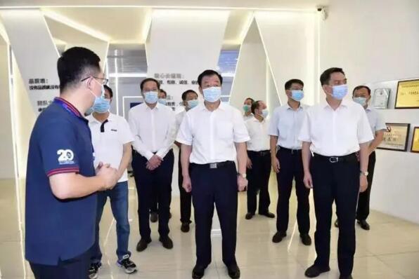 江西省省委書記、省人大常委會(huì)主任劉奇一行蒞臨百勝智能調(diào)研指導(dǎo)
