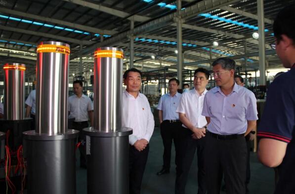 省紀(jì)委書記馬森述了解百勝升降地柱產(chǎn)品優(yōu)勢及應(yīng)用場景