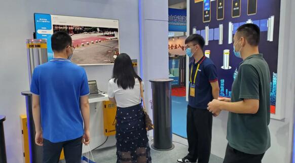 百勝全自動(dòng)智能升降柱系列