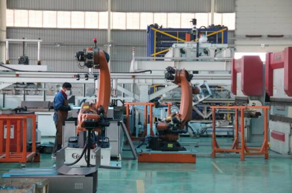 一手抓生產(chǎn)，有序有力，加速復(fù)產(chǎn)