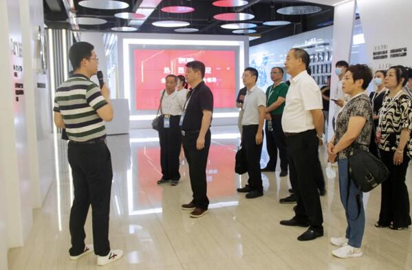 全國13省、市安全防范協(xié)會(huì)領(lǐng)導(dǎo)蒞臨百勝智能調(diào)研