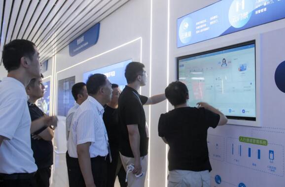 全國13省、市安全防范協(xié)會(huì)領(lǐng)導(dǎo)蒞臨百勝智能調(diào)研