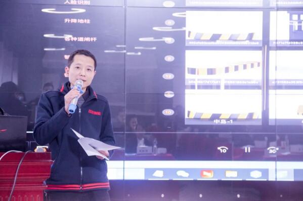 工程項(xiàng)目部部長(zhǎng)謝小斌分享“政府公關(guān)及工程項(xiàng)目開發(fā)心得”