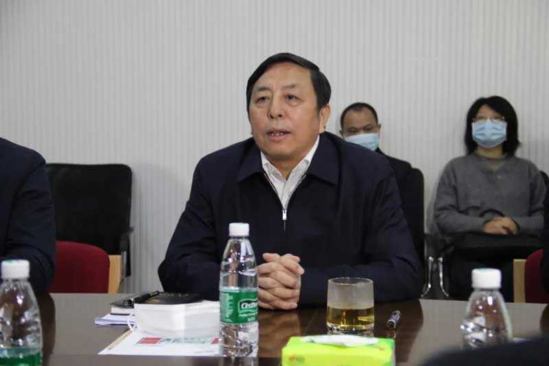 南昌市政協(xié)主席周關(guān)在座談會(huì)上發(fā)言