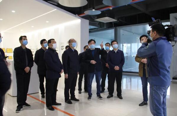 江西省省委常委、副省長吳曉軍一行蒞臨百勝智能調(diào)研指導(dǎo)