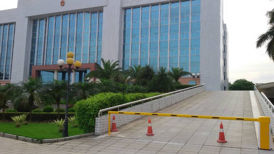 東莞市東坑人民政府道閘案例 - 中出網(wǎng)-智能出入口與停車(chē)充電門(mén)戶(hù)