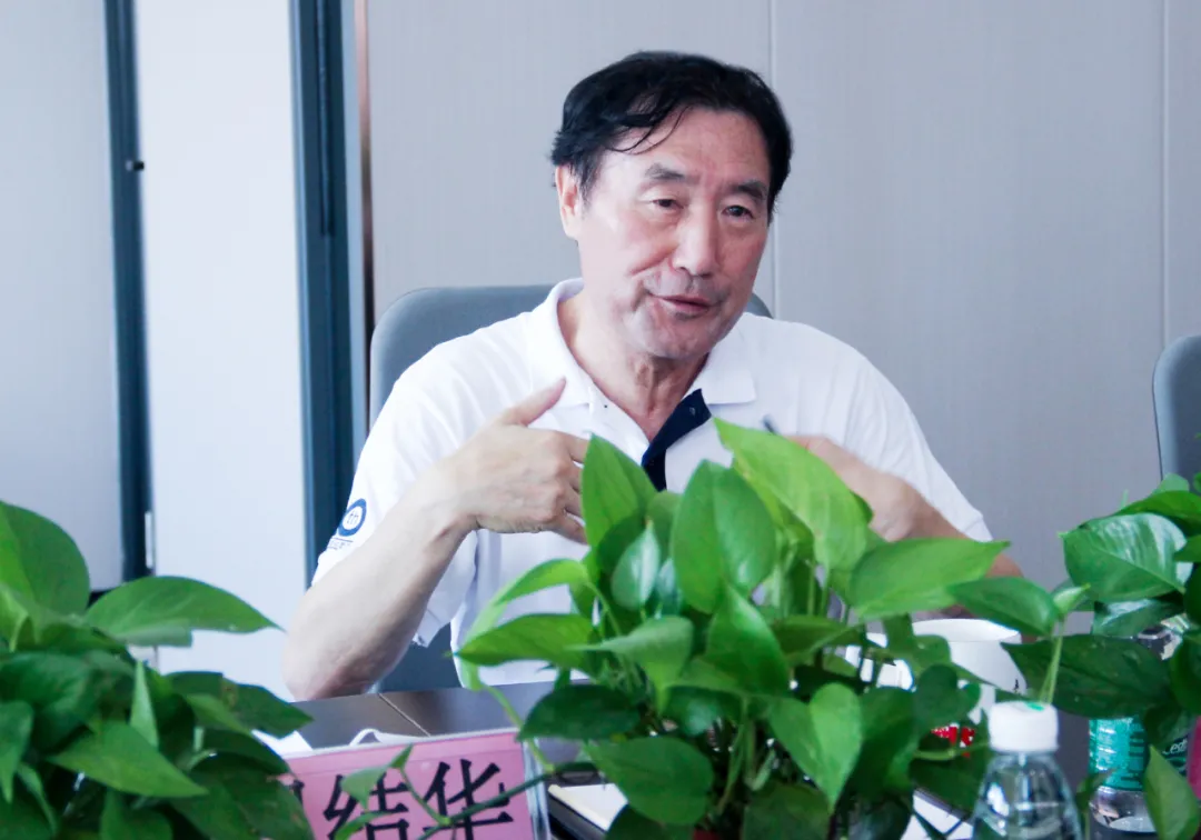 公司董事長(zhǎng)劉潤(rùn)根對(duì)省發(fā)改委副主任寧全一行的到來(lái)表示歡迎