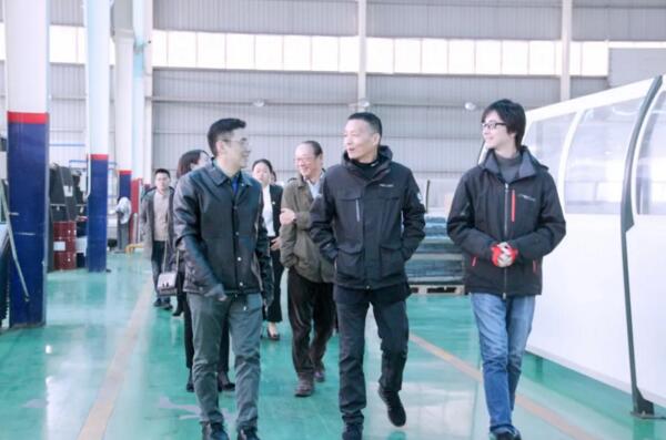 江西省通信學(xué)會(huì)領(lǐng)導(dǎo)及企業(yè)家領(lǐng)導(dǎo)一行對(duì)百勝未來的發(fā)展寄予厚望