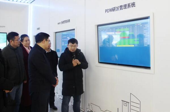 南航黨委領導一行了解百勝智慧工廠建設情況