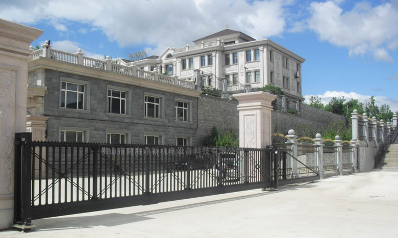 南北德信懸浮門為黑龍江牡丹江東寧縣藍梅酒莊帶來便利