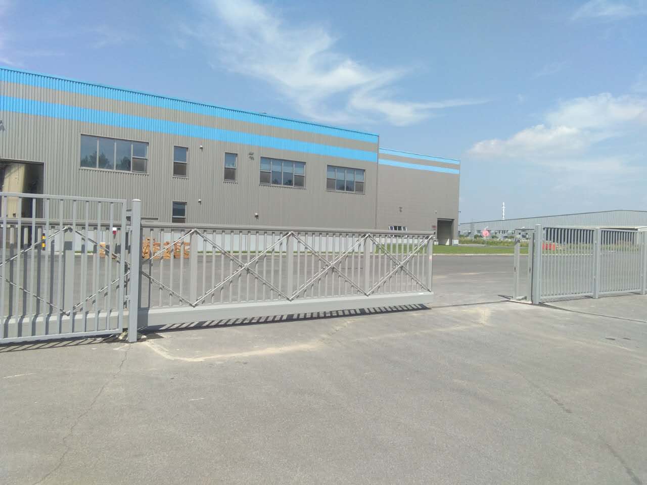 南北德信懸浮門順利進駐歐?？萍迹ㄉ蜿枺┯邢薰敬箝T口